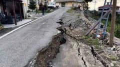 Rize İyidere Fıçıtaşı Mahallesi’nde sağanak sonrası çöken yol ve altyapı hasarı