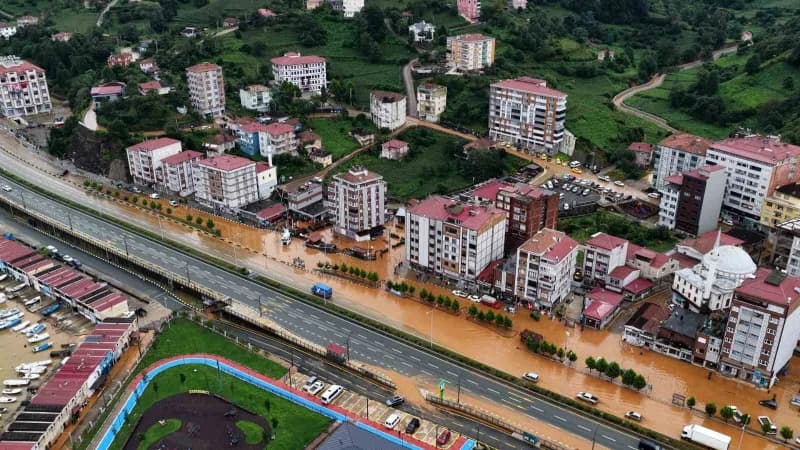 Rize İyidere ilçesinde sel sonrası oluşan su baskını ve temizlik çalışmaları havadan görünümü