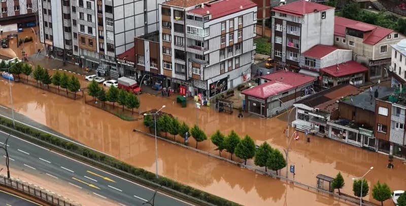 Rize'nin İyidere ilçesinde selin ortaya çıkardığı manzara havadan görüntülendi