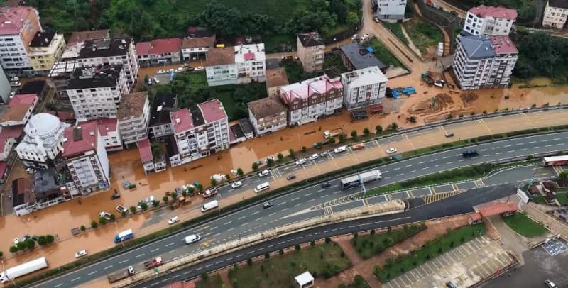 Rize'nin İyidere ilçesinde selin ortaya çıkardığı manzara havadan görüntülendi