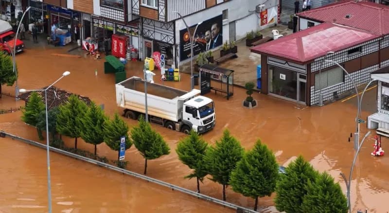 Rize'nin İyidere ilçesinde selin ortaya çıkardığı manzara havadan görüntülendi
