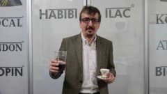 Rizeli girişimci Habib Koçal çaydan izole edilen kafeinle geliştirdiği yerli Rize Kahvesi ürününü tanıtıyor