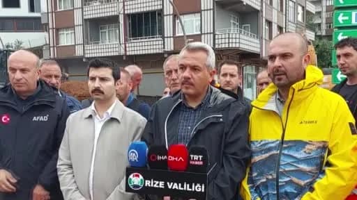Rize İyidere ilçesinde şiddetli yağış sonrası menfez tıkanıklığı ve temizlik çalışmaları