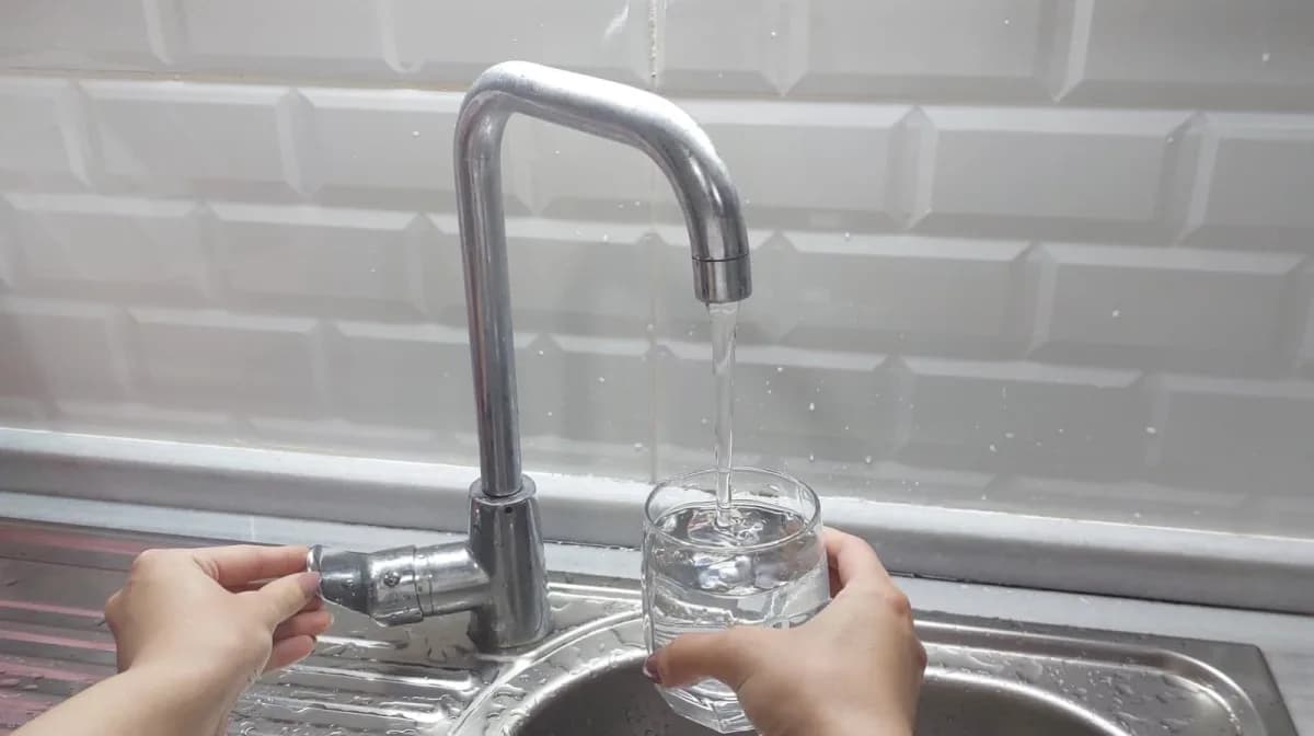Rize'de şiddetli yağış sonrası içme suyu kullanımı için uyarı yapan sağlık yetkilileri