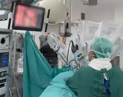OMÜ Tıp Fakültesi Hastanesi’nde gerçekleştirilen robot yardımlı akciğer kanseri ameliyatından görüntü