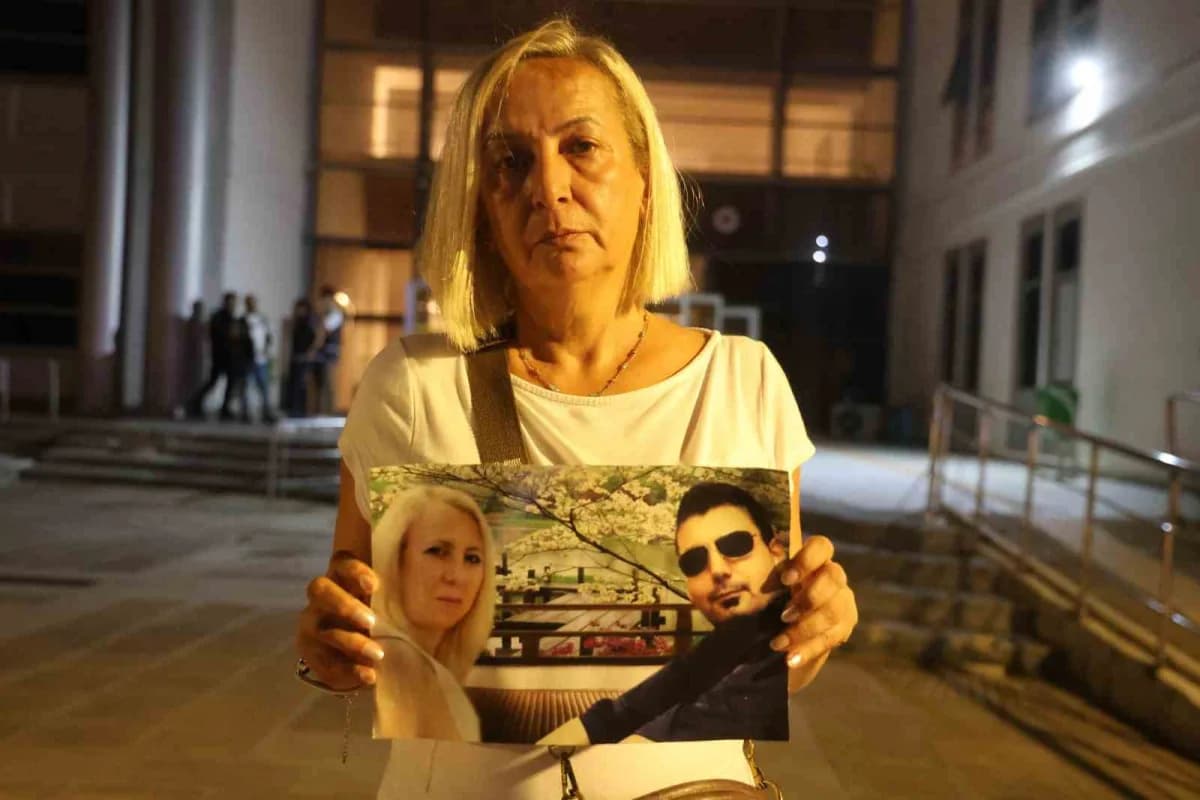 Hatay’da yıkılan Rönesans Rezidans önünde adliye binası ve duruşma süreci