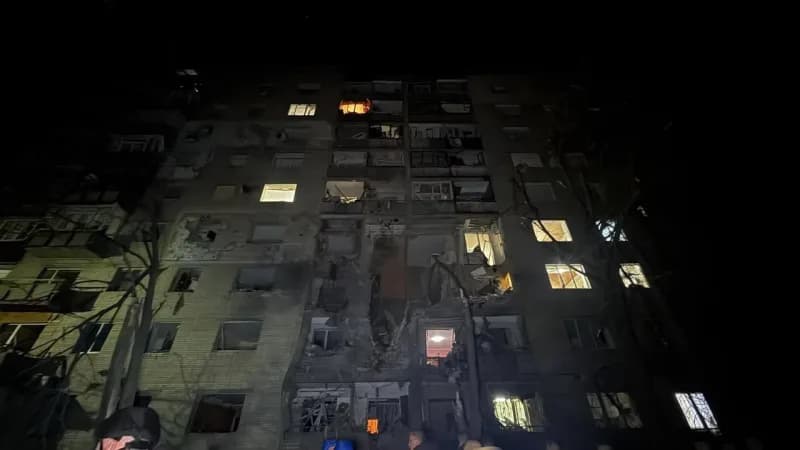Rusya ordusunun Ukrayna'nın Sumy kentindeki 9 katlı apartmana düzenlediği saldırıda en az 2 kişi hayatını kaybetti.