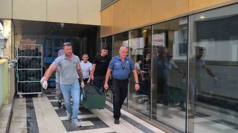 Antalya’da Rus uyruklu turist yaklaşık 10 gündür konakladığı otelin koridorunda ölü bulundu.