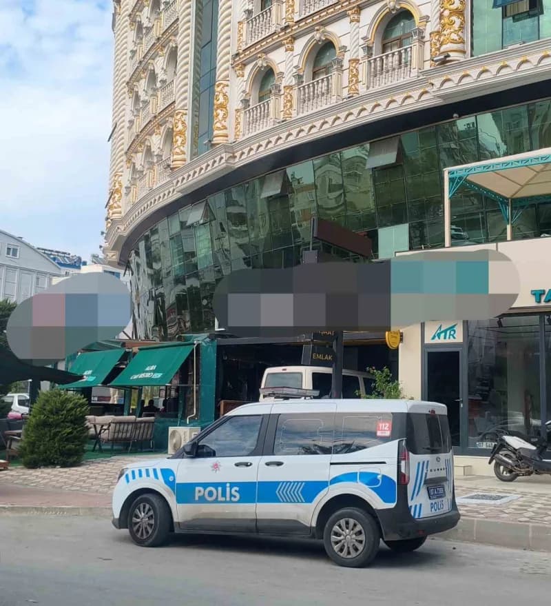 Antalya’da Rus uyruklu turist yaklaşık 10 gündür konakladığı otelin koridorunda ölü bulundu.