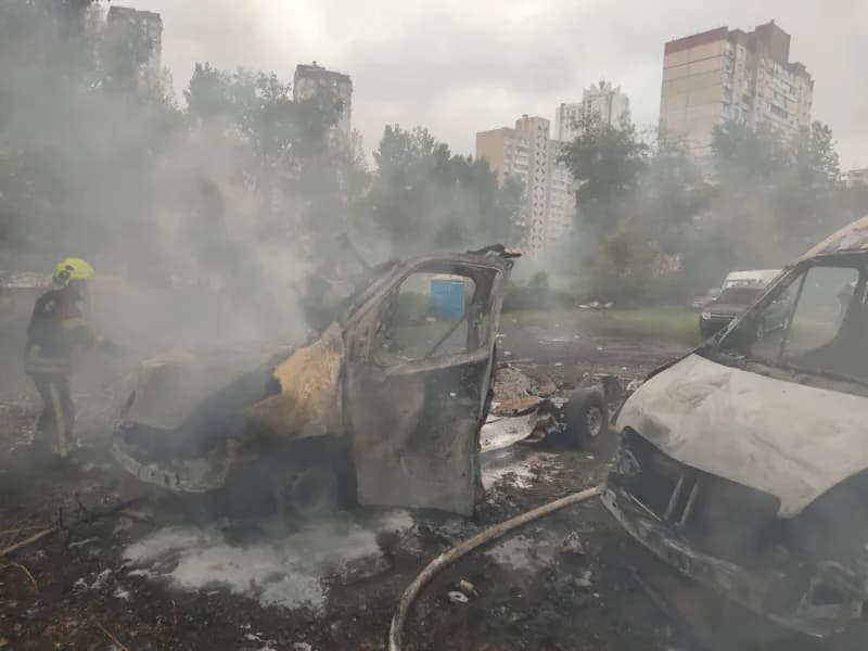 Rus güçlerinin Ukrayna'nın başkenti Kiev'e balistik füze ve insansız Hava araçlarıyla (İHA) düzenlediği saldırıda 2 kişi