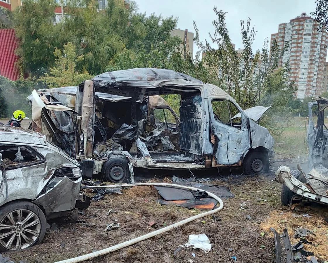 Rus güçlerinin Ukrayna'nın başkenti Kiev'e balistik füze ve insansız Hava araçlarıyla (İHA) düzenlediği saldırıda 2 kişi