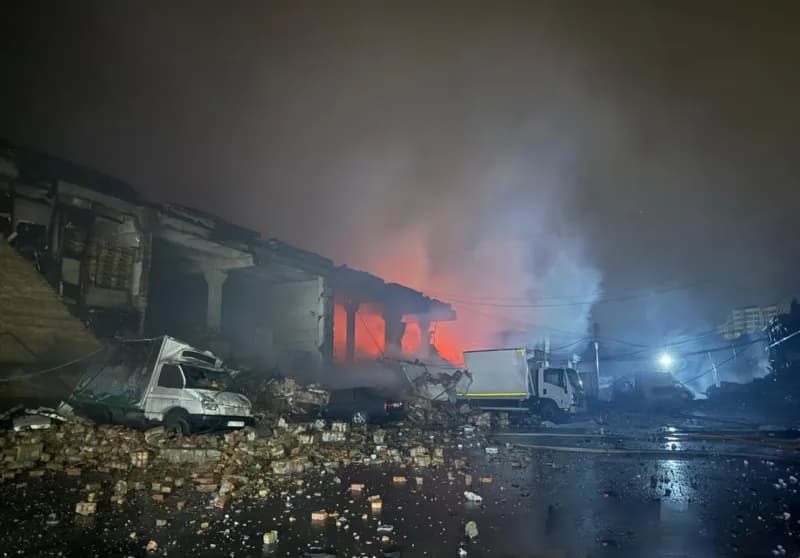 Rus güçlerinin Ukrayna'nın başkenti Kiev'e balistik füze ve insansız Hava araçlarıyla (İHA) düzenlediği saldırıda 2 kişi