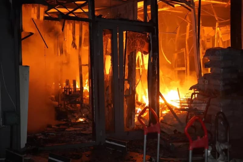 Rus güçlerinin Ukrayna'nın başkenti Kiev'e balistik füze ve insansız Hava araçlarıyla (İHA) düzenlediği saldırıda 2 kişi
