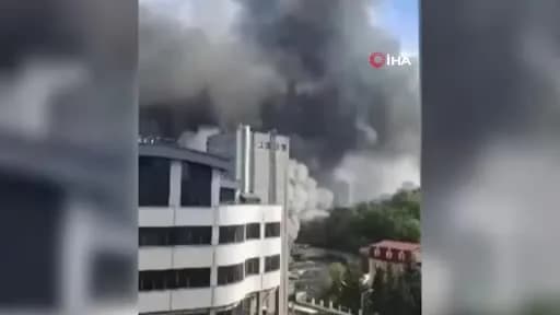 Kiev’de Rusya tarafından vurulan petrol istasyonlarından birinin görüntüsü