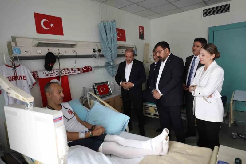 Sağlık ve Sosyal Hizmet Çalışanları Sendikası (Sağlık-sen) Genel Başkanı Mahmut Faruk Doğan, Tedavi gören gazilere ziyar