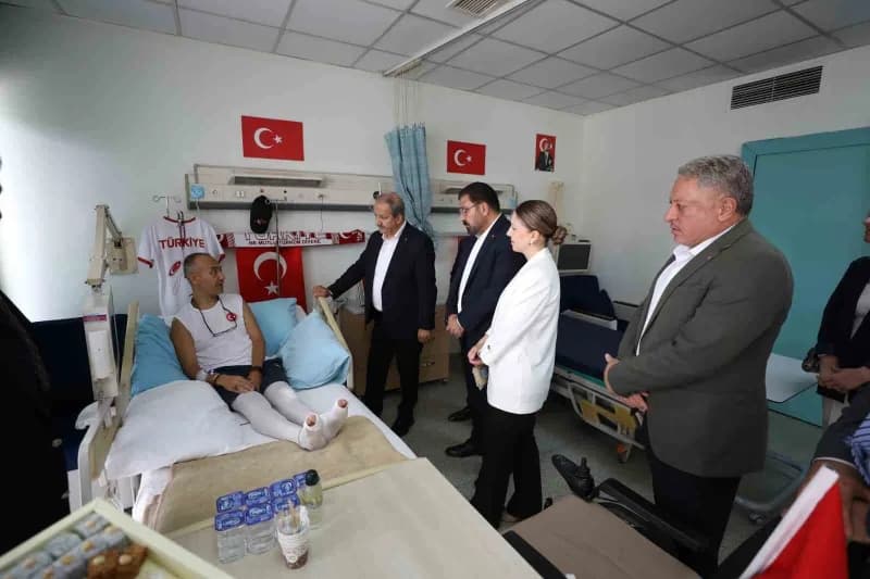 Sağlık ve Sosyal Hizmet Çalışanları Sendikası (Sağlık-sen) Genel Başkanı Mahmut Faruk Doğan, Tedavi gören gazilere ziyar