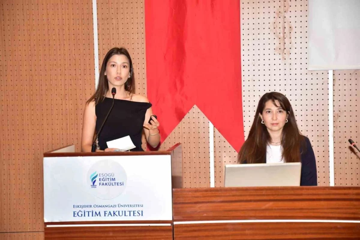 Eskişehir Aile ve Sosyal Hizmetler İl Müdürlüğünde görevli Sosyal Çalışmacı Hande Üner ve Melike Yavuz tarafından verile