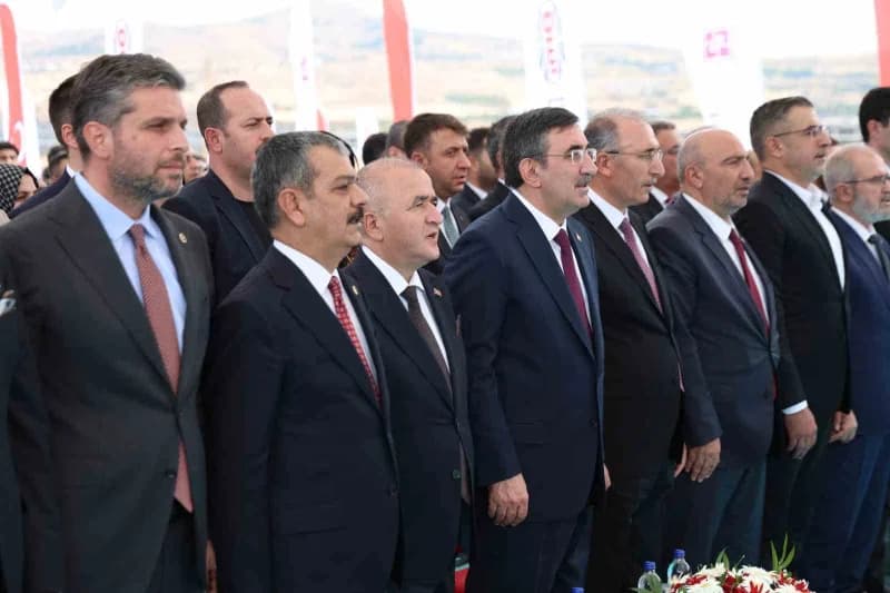 Cumhurbaşkanı Yardımcısı Cevdet Yılmaz, "Bugün bizim vatandaşımızın yıllık ortalama poliklinik sayısı OECD ülkelerinin o