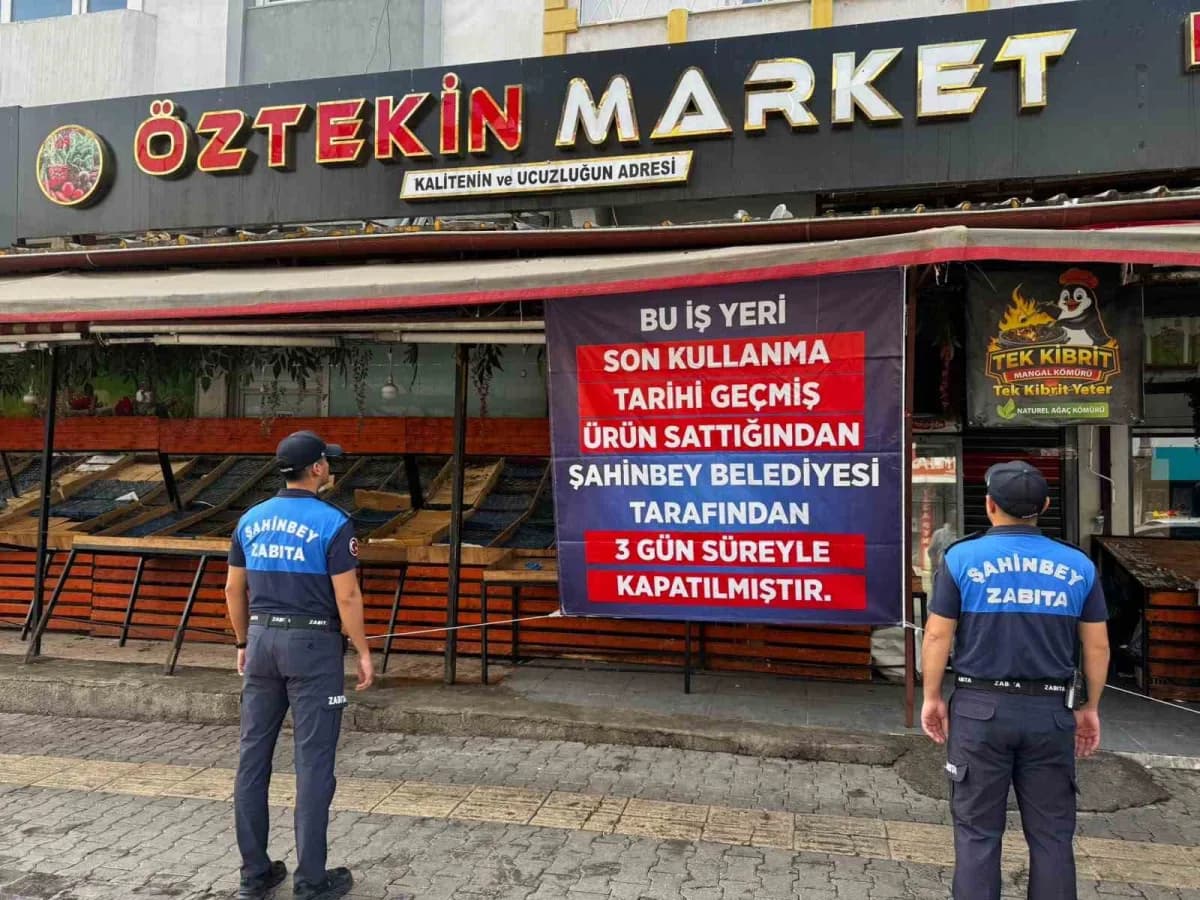 Şahinbey Belediyesi Zabıta ekiplerinin denetimlerinde son kullanma tarihi geçmiş ürün sattığı belirlenen OLİ Center zinc