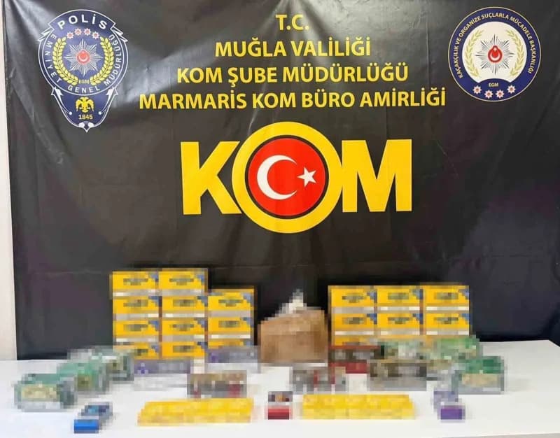 Muğla Marmaris’te kaçak tütün operasyonunda ele geçirilen sahte bandroller ve tütün ürünleri