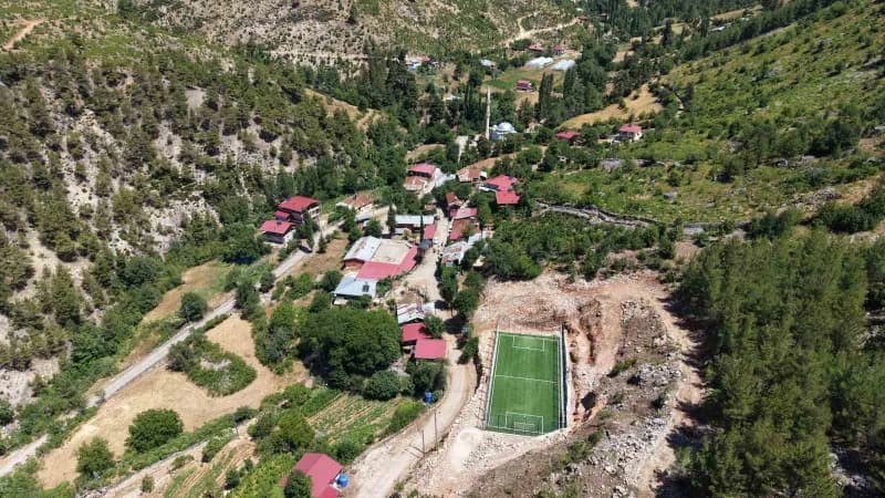 Adana’nın Saimbeyli ilçesinde Belediye tarafından başlatılan proje kapsamında 28 mahallede Muhtar evleri kazandırılıyor.