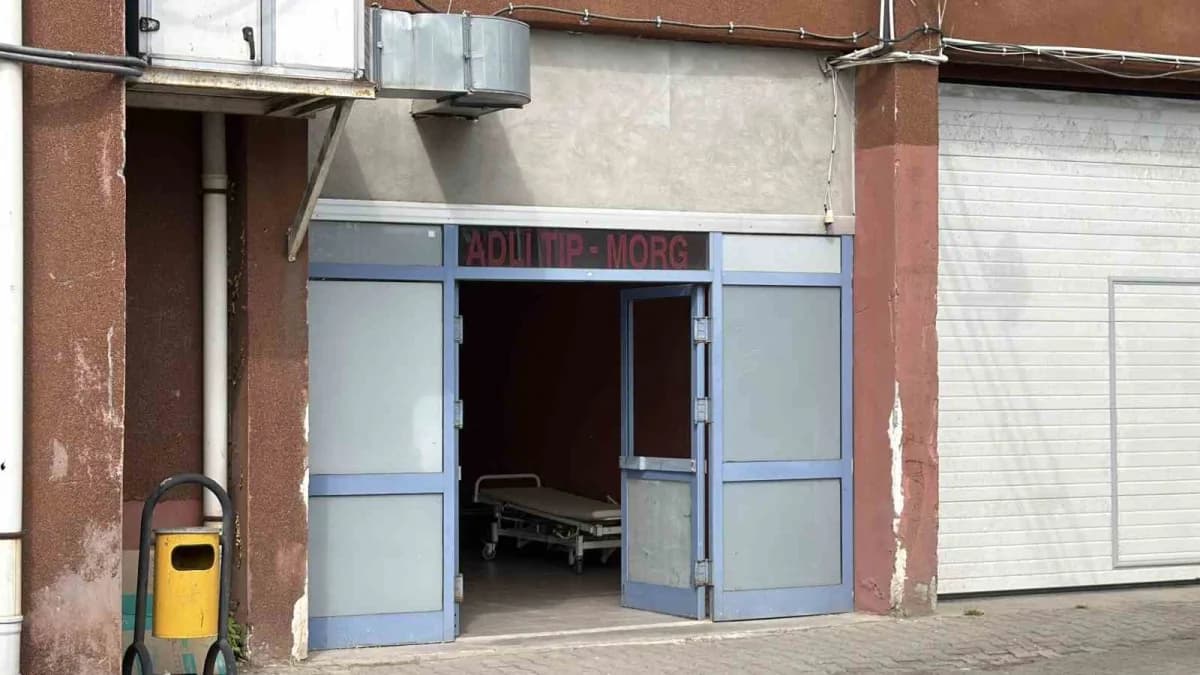 Sapanca ilçesinde meydana gelen silahlı kavgada 16 yaşındaki şüpheli, annesini tabancayla vurarak öldürmüştü. 16 yaşında