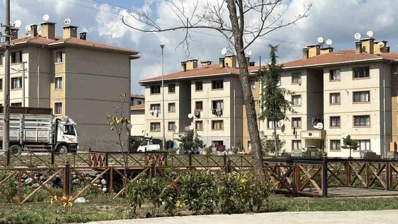 Sapanca ilçesinde meydana gelen silahlı kavgada 16 yaşındaki şüpheli, annesini tabancayla vurarak öldürmüştü. 16 yaşında