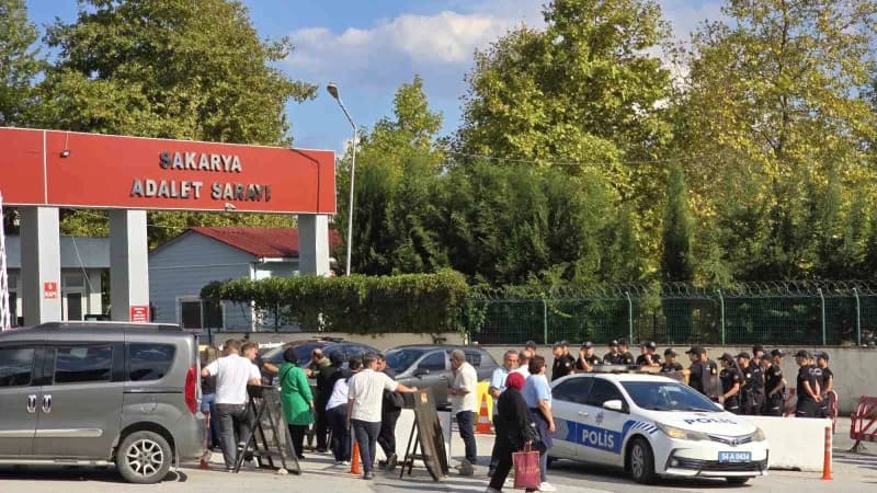Duruşma sonrası bahçede karşılaşan taraflar arasında çıkan tartışma kavgaya dönüştü. Bölgeye sevk edilen polis ekipleri,
