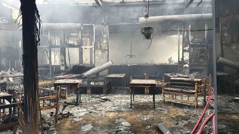 Sakarya'nın Serdivan ilçesinde alevlere teslim olan restoranı söndürmek için ekipler seferber oldu. Uzun uğraşlar netice