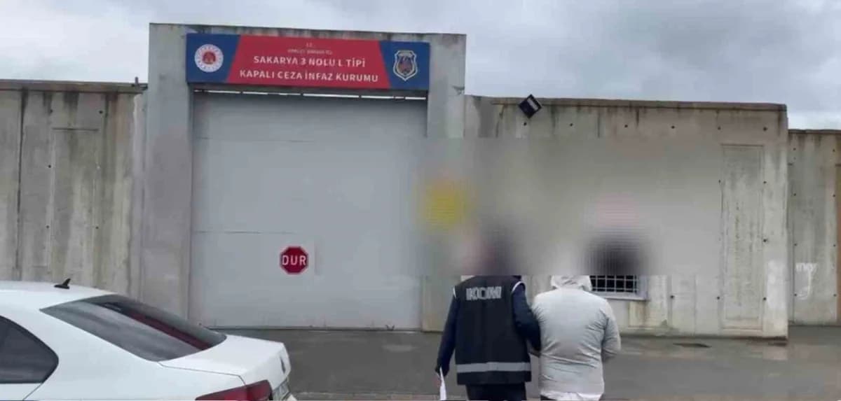 İş insanları ve esnaflara yönelik el bombalı ve molotoflu 21 ayrı eylem hazırlığındaki 3 Örgüt mensubu yakalandı. Kod is