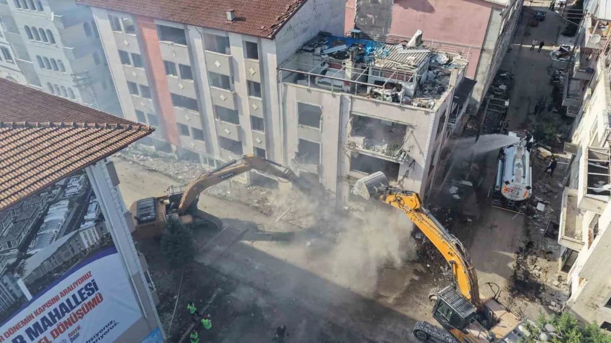 İlk kepçenin vurulduğu anlar