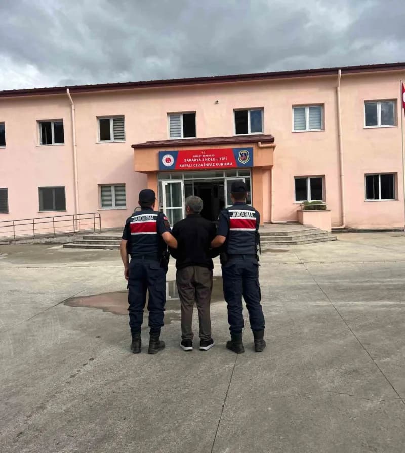 Sakarya’nın Pamukova, Karasu ve Kocaali ilçelerinde Jandarma ekiplerince düzenlenen uyuşturucu operasyonlarında gözaltın