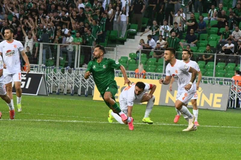 Sakaryaspor, 2026-2027 sezonunun ilk 3 haftasında sergilediği performansla, geçen sezonun aynı dönemine kıyasla büyük bi