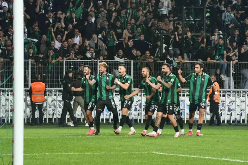 TFF 2. Lig Kırmızı Grup'un 4. Haftasında Sakaryaspor, sahasında Kütayha Futbol Spor Kulübü'nü 2-0 mağlup etti.