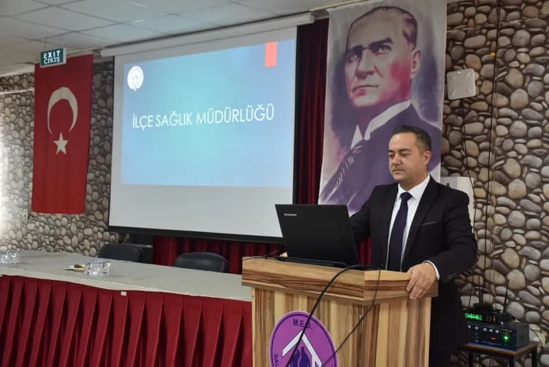 Manisa’nın Salihli ilçesinde, ilçede yürütülen ve planlanan kamu yatırımları ile projelerin son durumu, düzenlenen topla