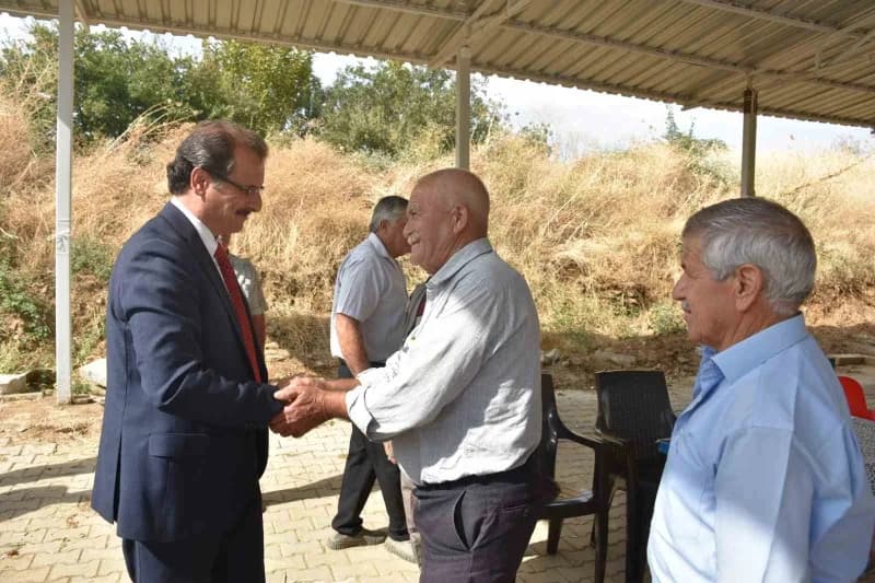 Salihli Kaymakamı Ali Güldoğan, mahalle ziyaretleri kapsamında Karaağaç ve Çelikli mahallelerini ziyaret ederek vatandaş