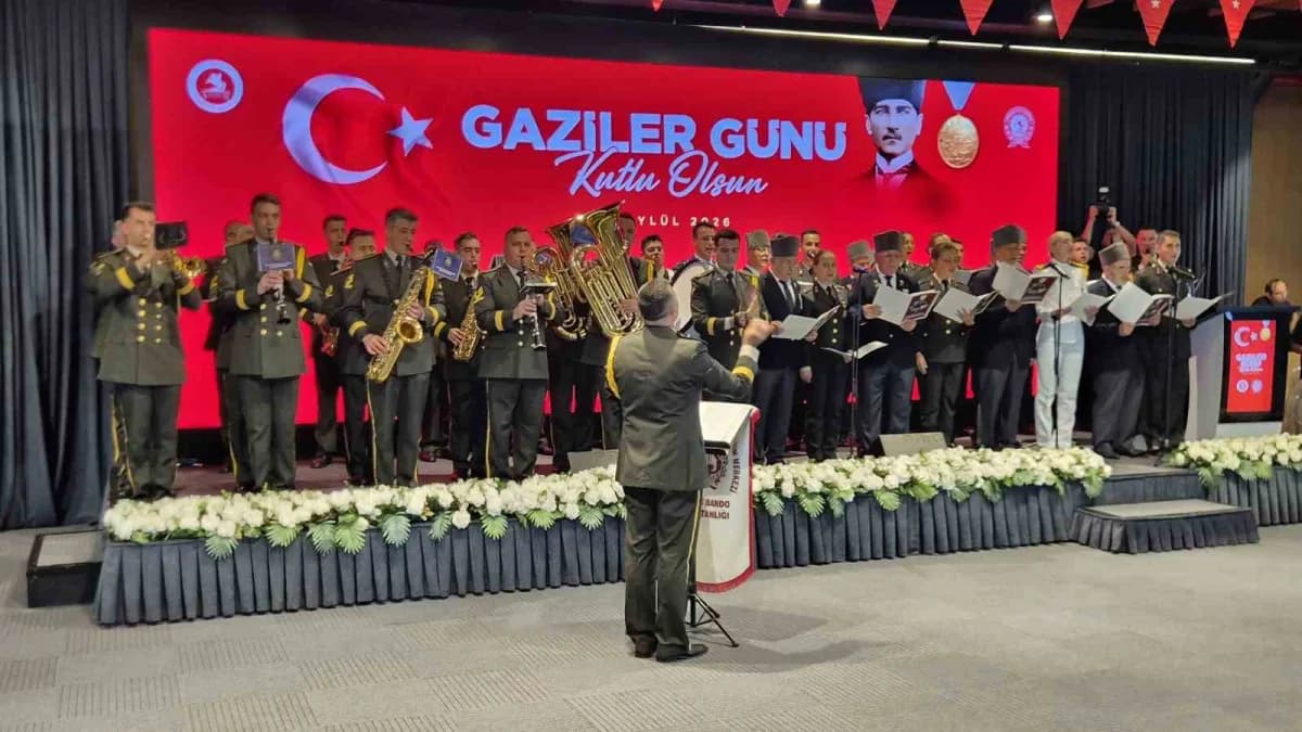 Samsun’da 19 Eylül Gaziler Günü anma programında Onur Anıtı önünde çelenk sunma töreni ve konser görüntüleri