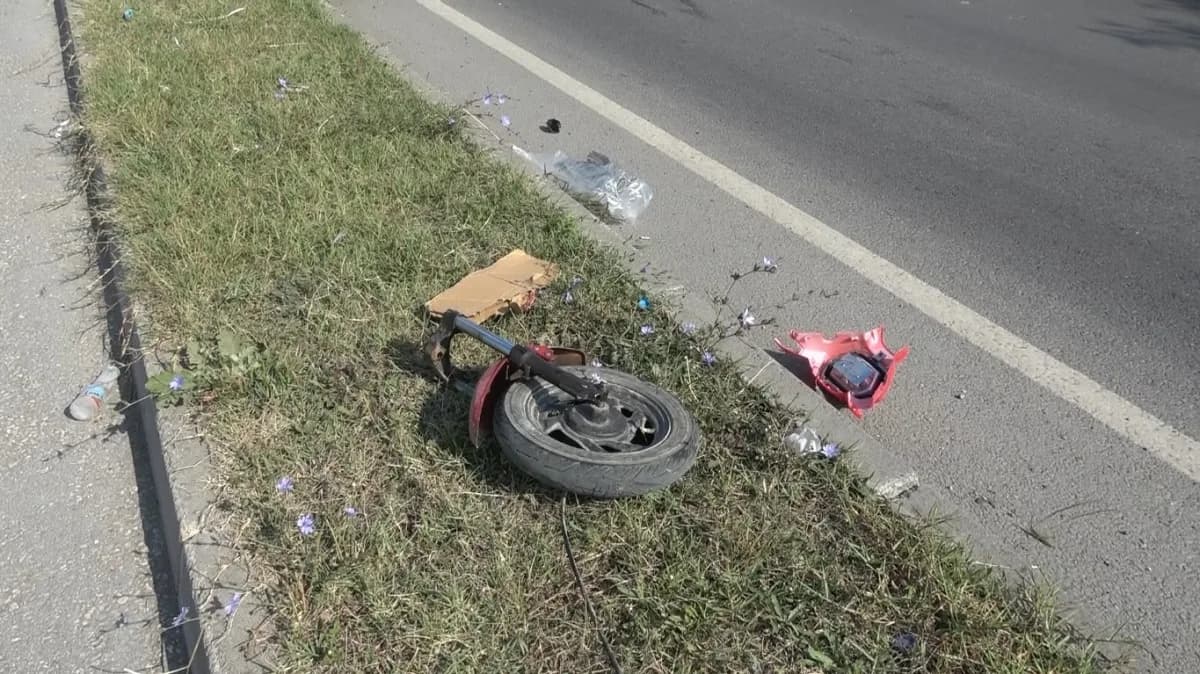 Bafra ilçesinde 17 yaşındaki çocuğun kullandığı motosiklet ile elektrikli bisikletin çarpıştığı kazada 2 kişi yaralandı