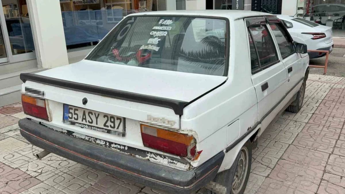 Samsun'un İlkadım ilçesinde iki otomobilin çarpışması sonucu 1 kişi yaralandı.