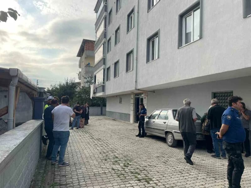 Samsun'un Kavak ilçesinde 49 yaşındaki Levent Gürpınar, evinde silahla vurulmuş halde ölü bulundu.