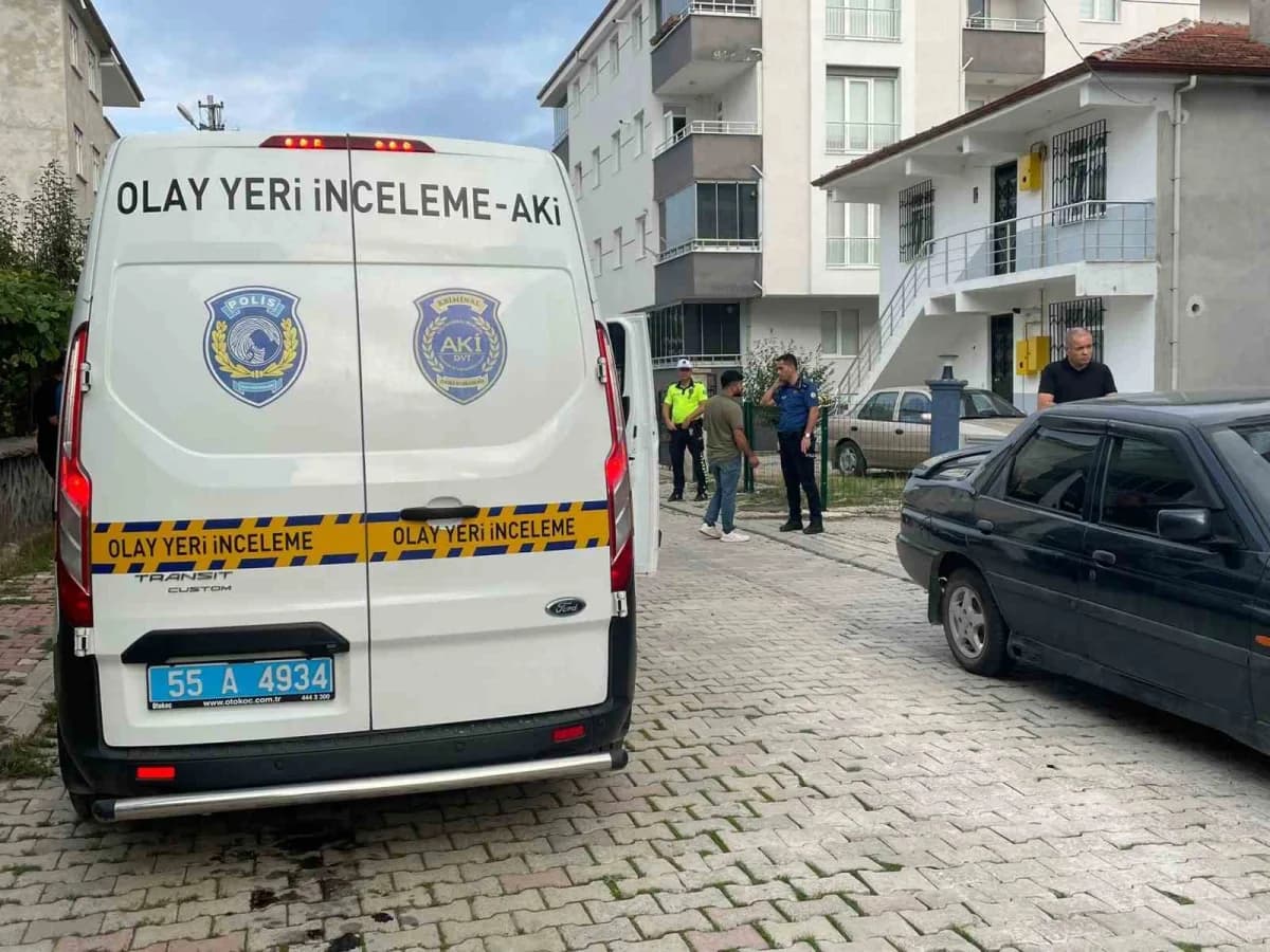 Samsun'un Kavak ilçesinde 49 yaşındaki Levent Gürpınar, evinde silahla vurulmuş halde ölü bulundu.