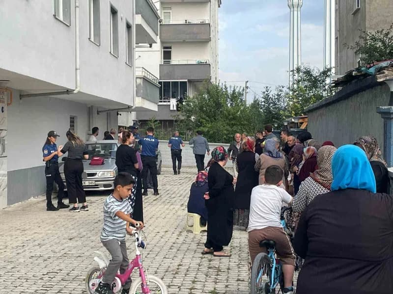 Samsun'un Kavak ilçesinde 49 yaşındaki Levent Gürpınar, evinde silahla vurulmuş halde ölü bulundu.