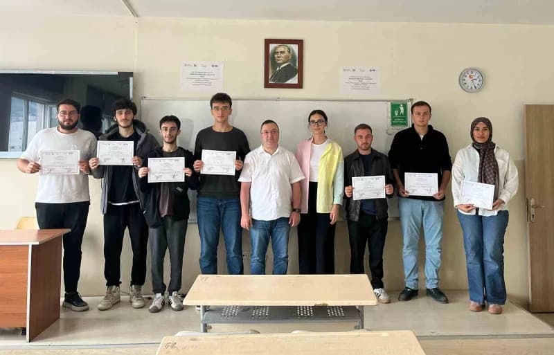 Samsun'da medikal sanayi için düzenlenen CAD ve CAM eğitimi sertifika töreninden bir kare