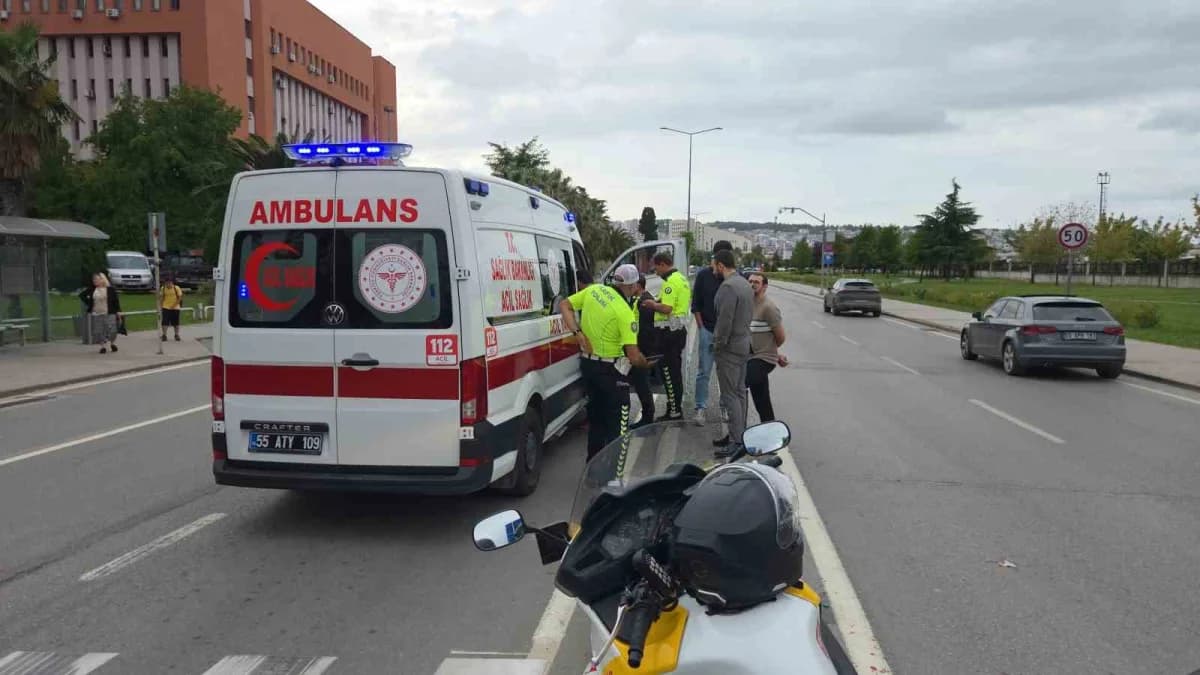 Samsun’da annesiyle birlikte yaya geçidinden karşıya geçen 6 yaşındaki çocuğa çarpan motosiklet sürücüsü olay yerinden k
