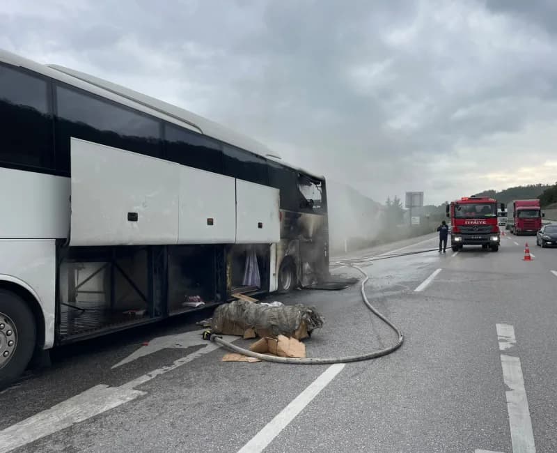 Samsun'da seyir halindeki yolcu otobüsünde çıkan yangında yolcular ölümden döndü.