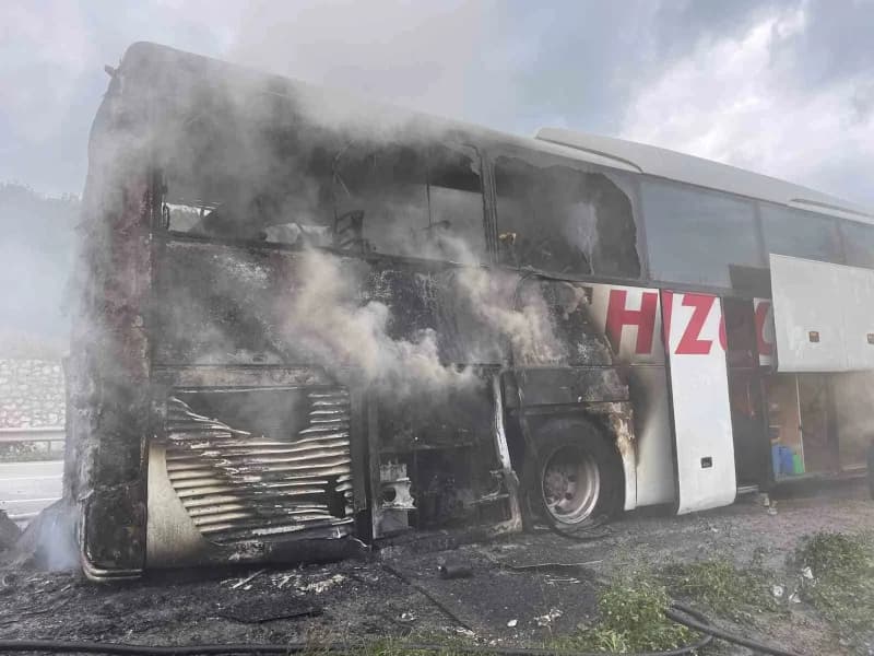 Samsun'da seyir halindeki yolcu otobüsünde çıkan yangında yolcular ölümden döndü.