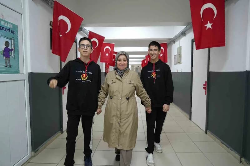 Samsun’da özel eğitim alan iki çocuk ve anneleri birlikte eğitim ortamında