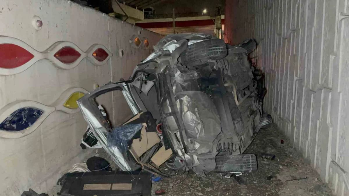Samsun’un İlkadım ilçesinde otomobilin kamyonete çarpıp takla atarak hurdaya döndüğü kazada kazada 2 kişi yaralandı.