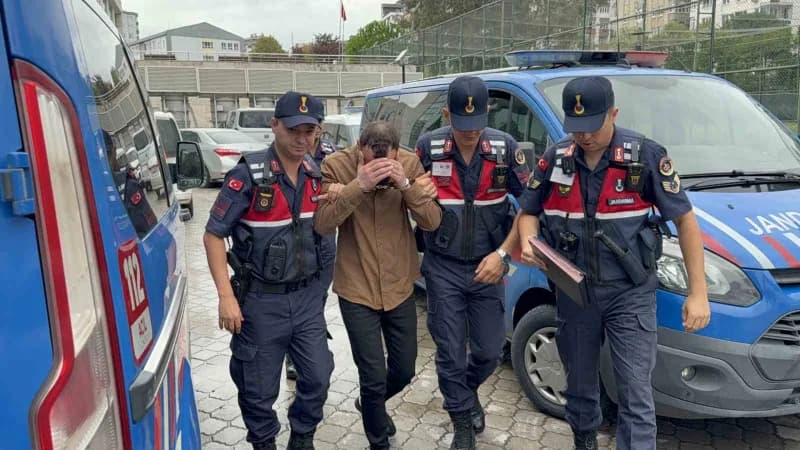 Samsun’un Tekkeköy ilçesinde Jandarma ekiplerinin düzenlediği uyuşturucu operasyonunda 1395 adet sentetik ecza hap, bir