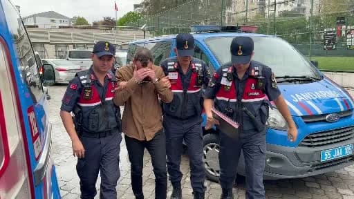 Samsun Tekkeköy'de jandarma ekiplerinin uyuşturucu operasyonunda ele geçirilen sentetik ecza haplar ve metamfetamin